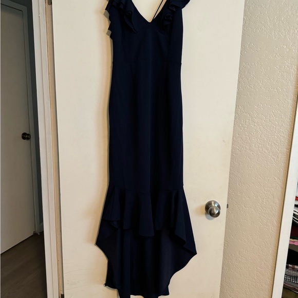 Beautiful, high, low backless dress - Picture 4 of 5